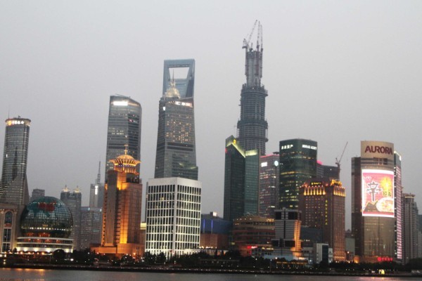 Shanghai Center tops 100 stories