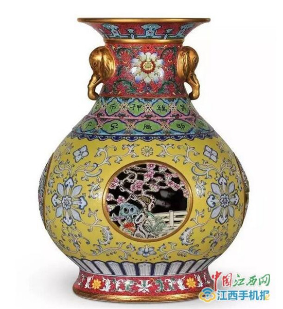 Ancient and modern ceramics display opens in Beijing