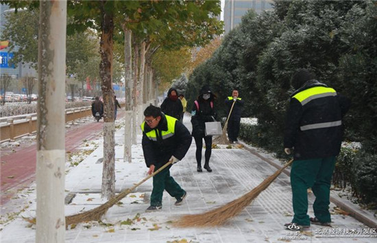 Year's first snow comes to Beijing Economic Development Area