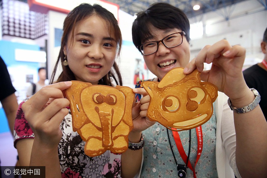 Yummy 3D-printed pancakes a hit at Beijing high-tech expo