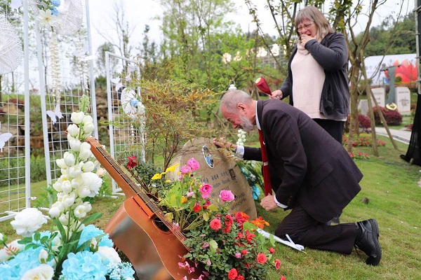 Monument to foreign organ donor unveiled