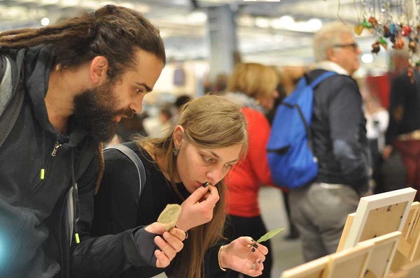 Chinese leaf carving gets international attention