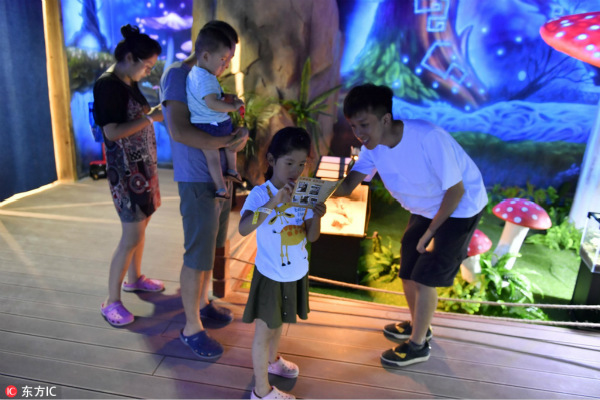 Overseas returnee opens indoor petting zoo in Chongqing