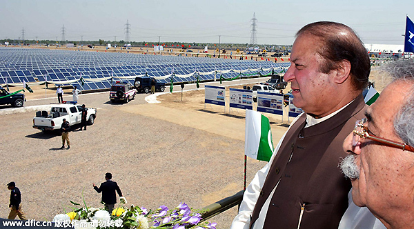 Chinese worker helps build solar power plant lighting Pakistan