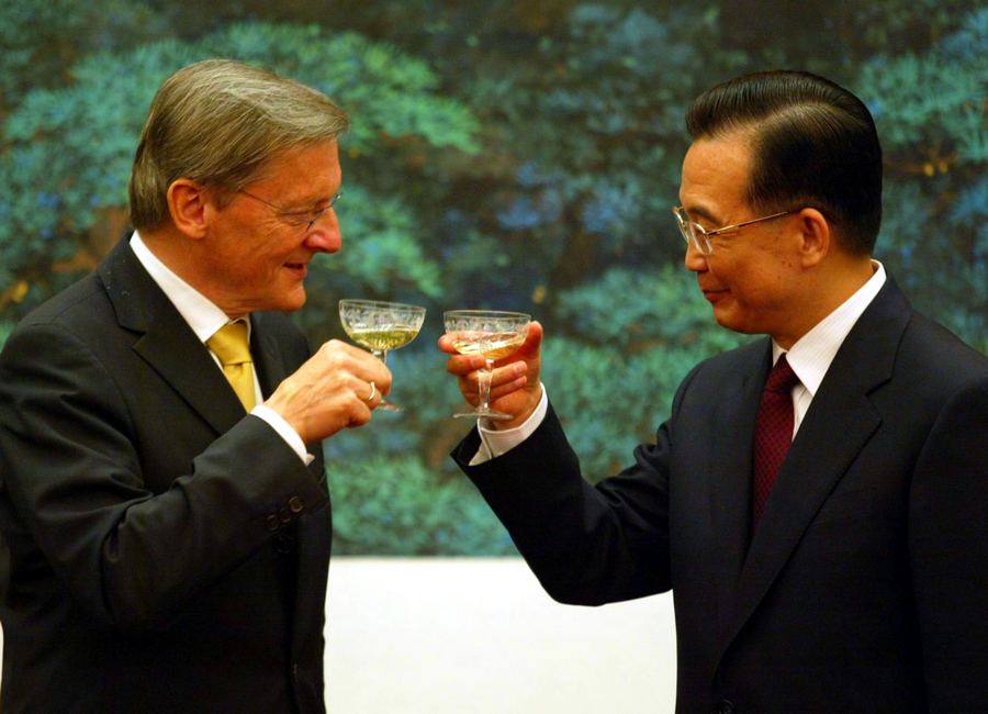 Wen Jiabao's decade of diplomacy photo album