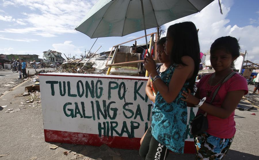 Filipinos suffer from shortage of typhoon aid