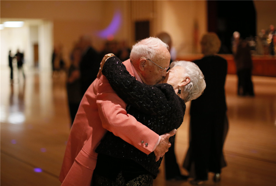 Reuters images of the year 2013 - Kisses