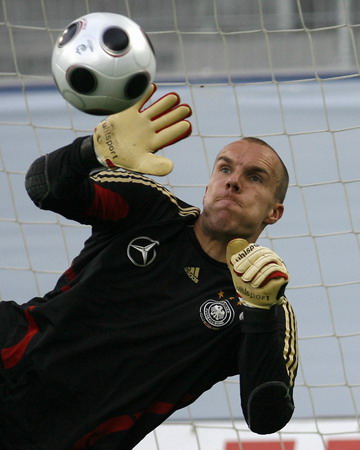 German goalkeeper Enke dies in apparent suicide