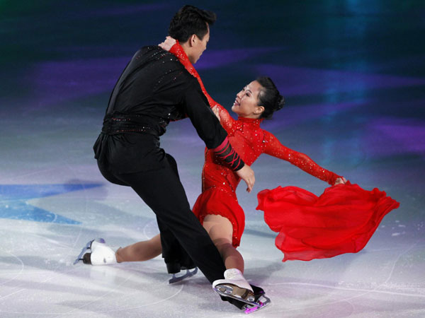 Chinese skating pair perform in US