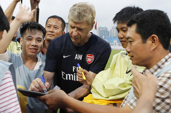 Arsenal caught up in row over Vietnam sponsor