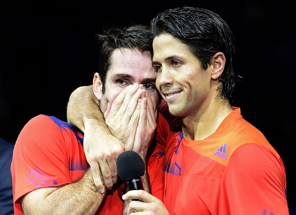 Spanish duo upset Bryan brothers in London finale