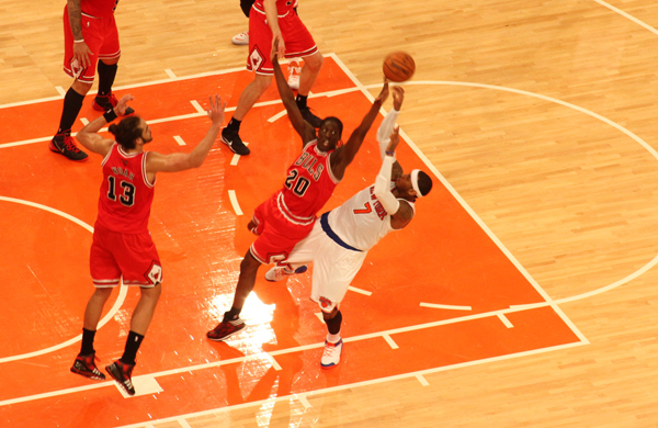 Knicks secure a lead to beat Bulls