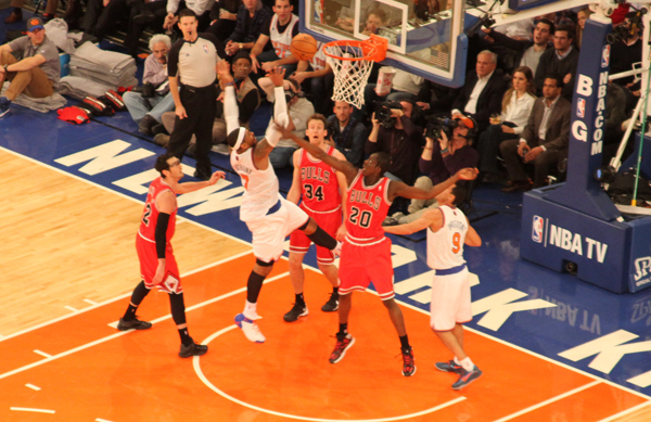 Knicks secure a lead to beat Bulls