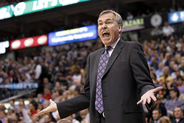 LA lakers coach Mike D'Antoni resigns