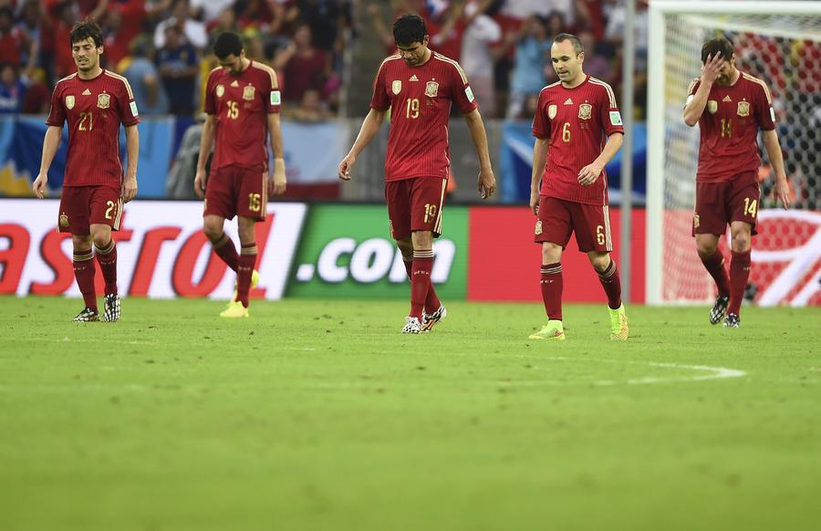 Spain's reign ends as Chile prove too hot to handle