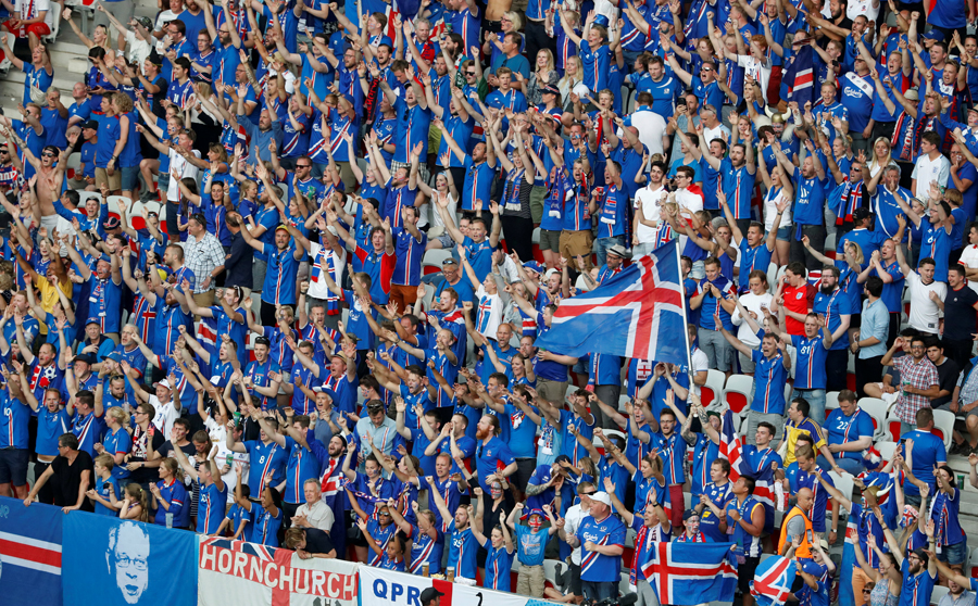 Iceland shock England 2-1 to reach quarterfinals