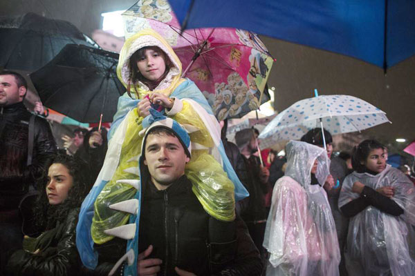 Argentines take to streets, demand Messi return to national team