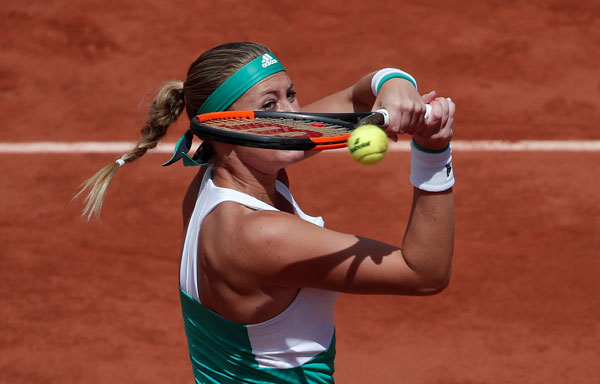 French Open suspended by rain, Bacsinszky and Ostapenko into semi-finals