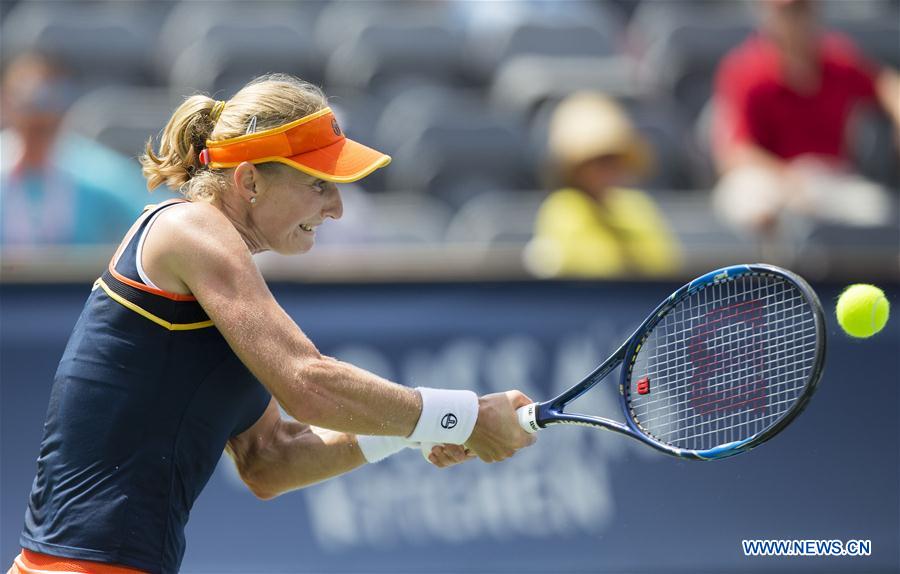 Rogers Cup: Ekaterina Makarova beats Peng Shuai 2-0