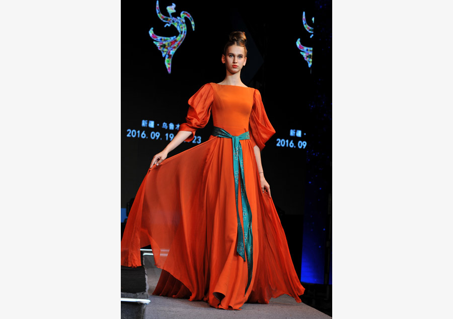 Chu Yan's creations presented at Asia-Europe fashion week in Urumqi