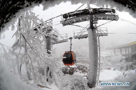 Amazing scenery of rime appears in Zhangjiajie resort