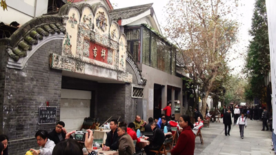 Between the wide and narrow alleys in Chengdu