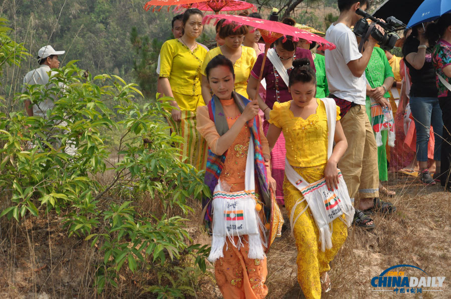 Water Splashing Festival celebrated in Yunnan