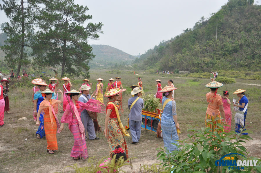 Water Splashing Festival celebrated in Yunnan