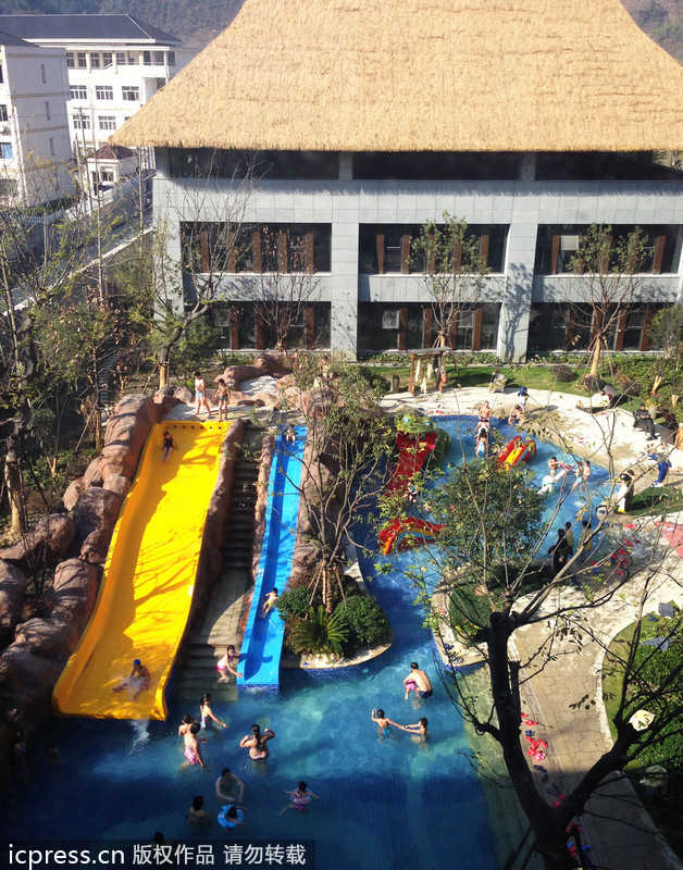 Thousand year-old hot spring welcomes visitors in Zhejiang