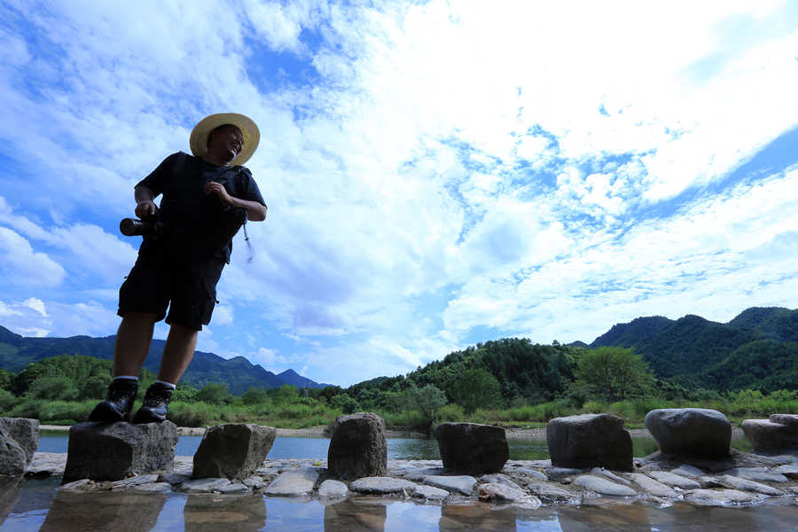 Foreign photographers enjoy China's unique sights