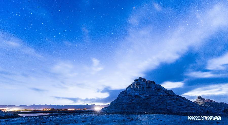 Breathtaking scenery of Caka salt lake