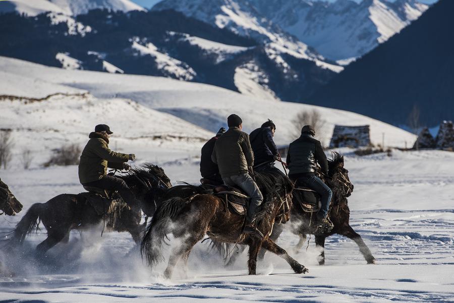 Villagers in Tianshan mountains live traditional nomadic life