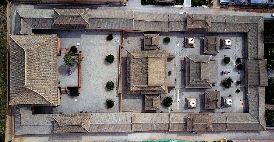 Tourists visit Qutan Temple in NW China's Qinghai