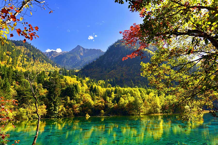 Revisiting natural wonders of quake-hit Jiuzhaigou