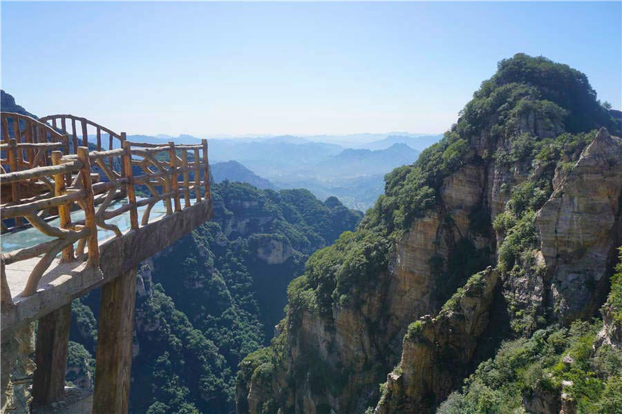 Early autumn scenery at Baishi Mountain