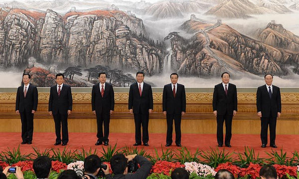 Xi leads top leadership to meet press