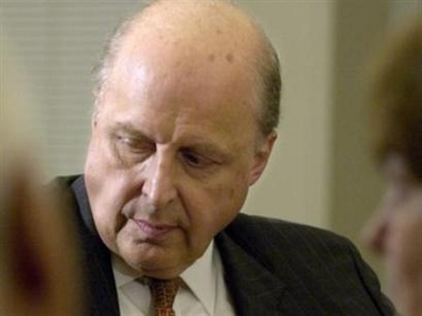 U.S. Director of National Intelligence John Negroponte waits to speak to a dinner gathering at the Woodrow Wilson Center in Washington September 25, 2006. (