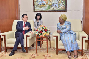 Chinese Premier visits light railway project in Addis Ababa