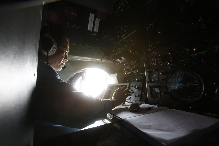 Search for missing Malaysia jet widens