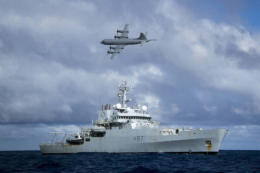 Malaysia jet search area too deep for submarine