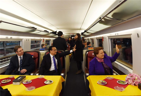 Premier road show: Li takes CEE leaders on high-speed train ride