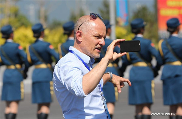 China's parade training attracts reporters from home and abroad