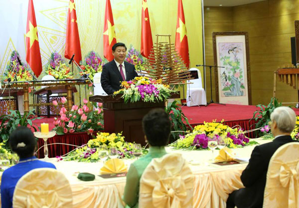 Xi urges China, Vietnam to work together towards bright future