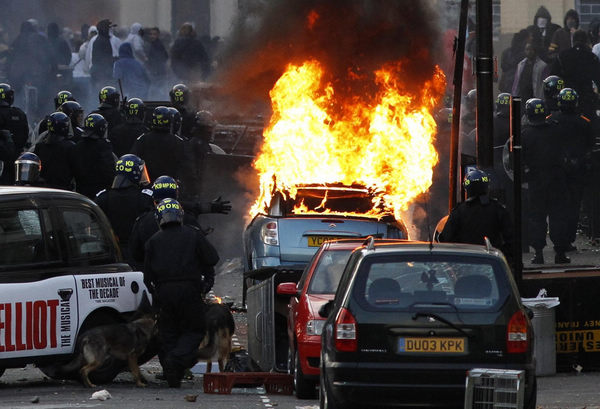 Riots continue in London, Cameron cuts short holiday