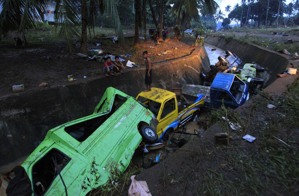 Philippines searches for missing after typhoon kills 500