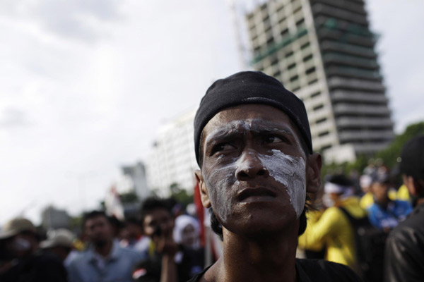 Protest against fuel prices oubeaks in Jakarta