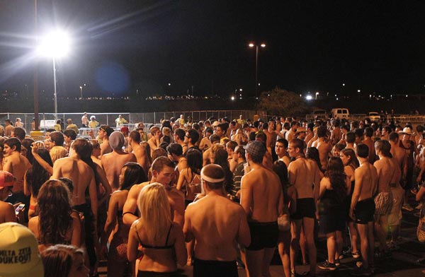 Arizona students get half-naked for charity