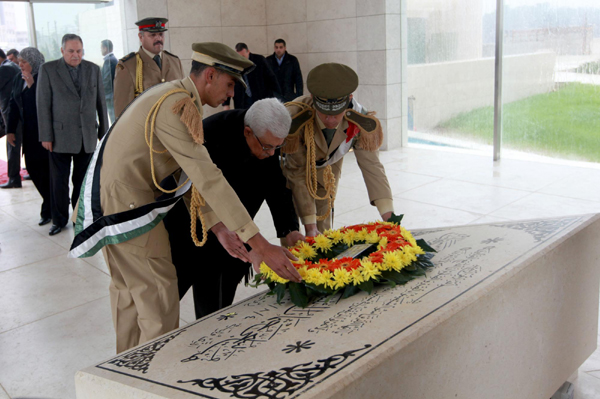 Abbas attends ceremony marking Arafat's death