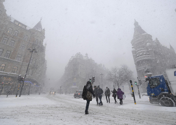 Snow storm causes traffic chaos in Stockholm