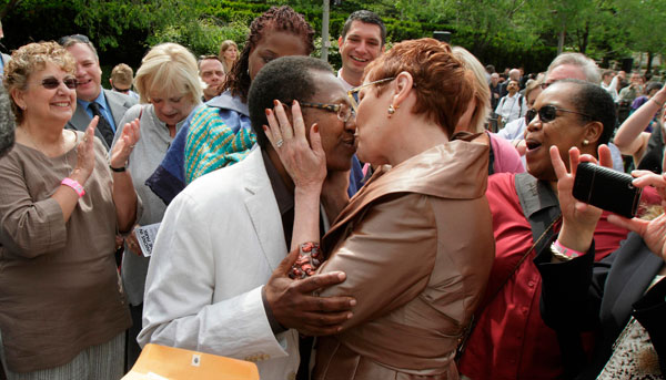 Dying woman weds mate in 1st Illinois gay marriage